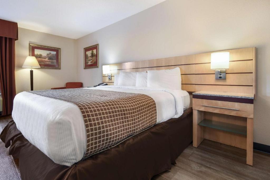 Hotel Surestay 2*