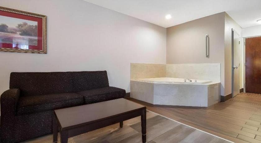 Surestay Tarboro